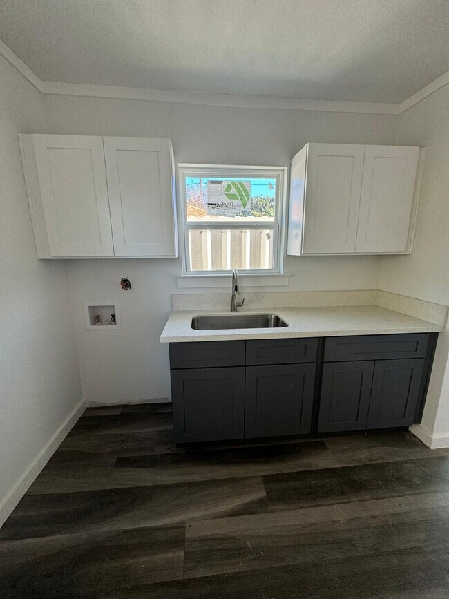 Building Photo - 4145 Conroy St