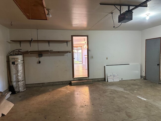 Building Photo - Updated 3 bedroom 1.5 bath house in Eugene!