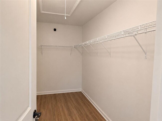 Building Photo - 663 Castleberry Ave