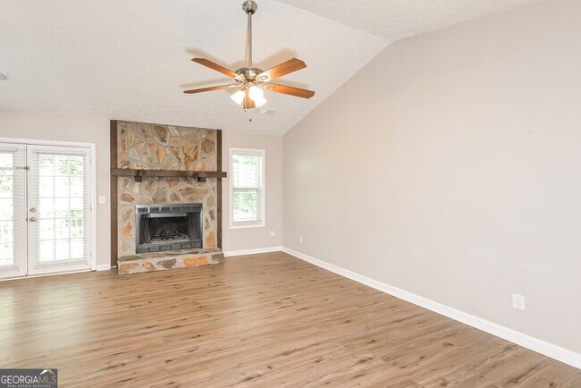 Building Photo - 353 Knollwood Ln
