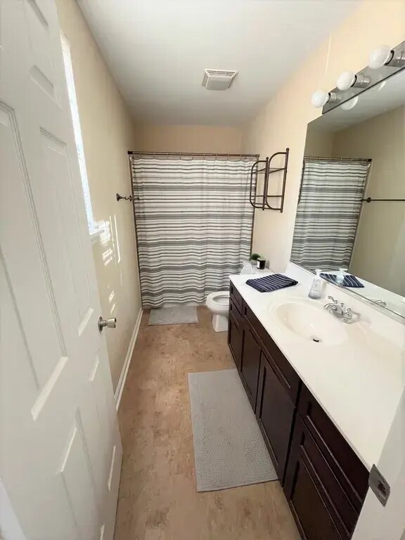 Building Photo - 728 N Gary Ave