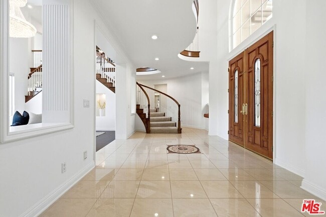 Building Photo - 20274 Vía Medici