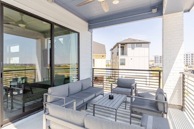 Building Photo - 810 Resort Dr