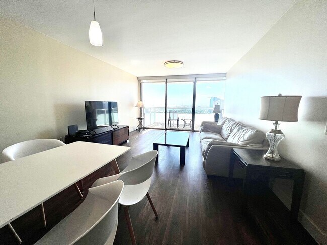 Building Photo - Fully furnished unit in the Watermark! 20th floor! VIEWS!