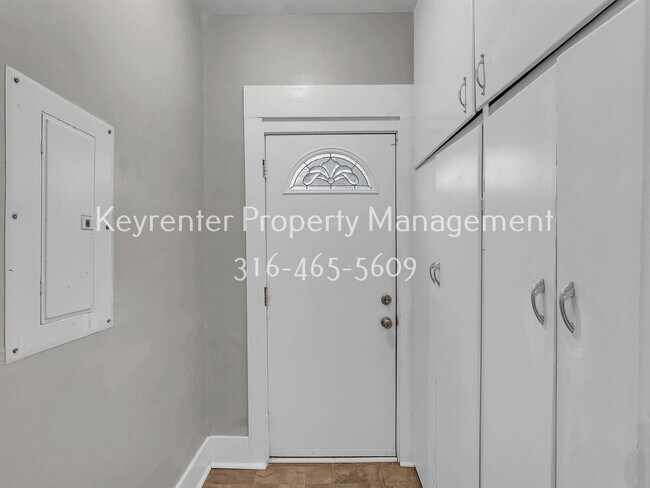 Building Photo - Charming 2 bedroom 1 bath Craftsman Duplex