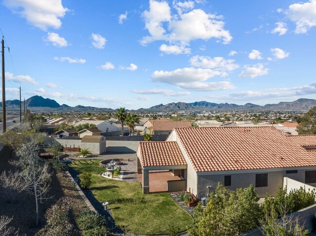 Building Photo - Spacious Single Story, 4 Bedroom "Henderso...