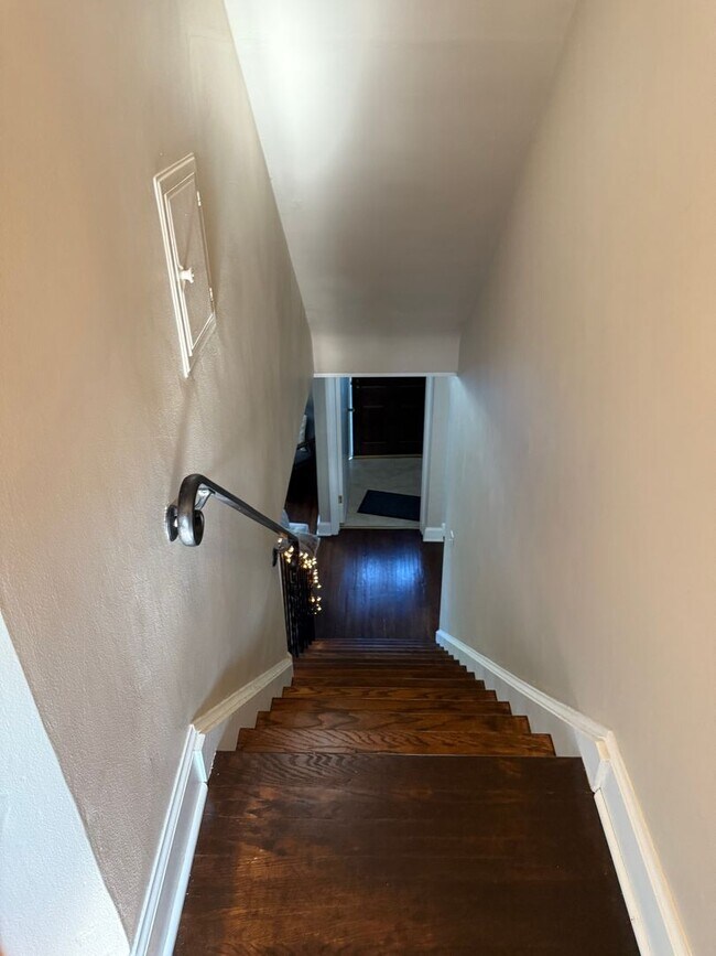 Building Photo - Charming 3 bedroom 1.5 bath in Amherst :