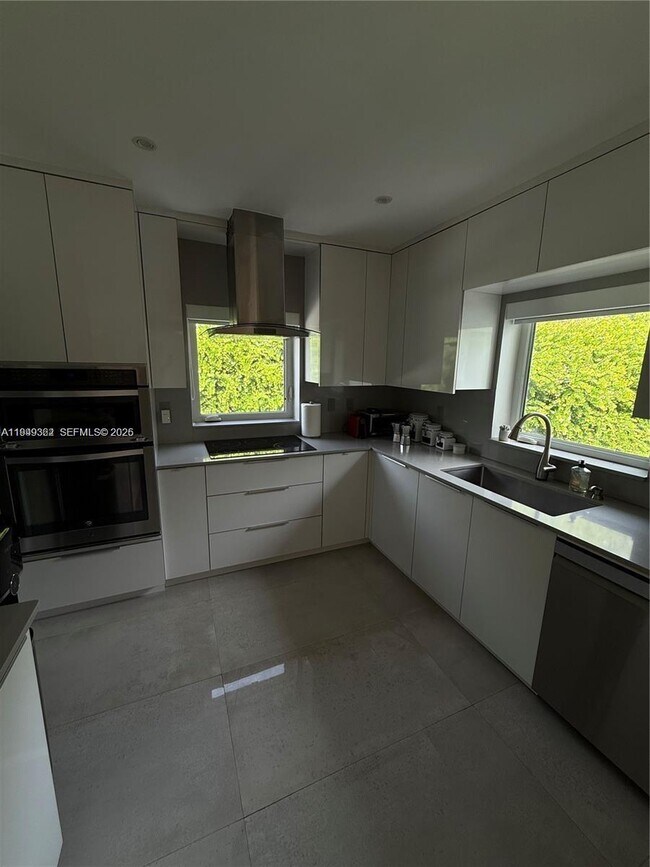 Building Photo - 675 NE 93rd St