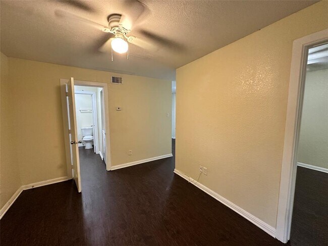 Building Photo - 735 W Cavalcade St