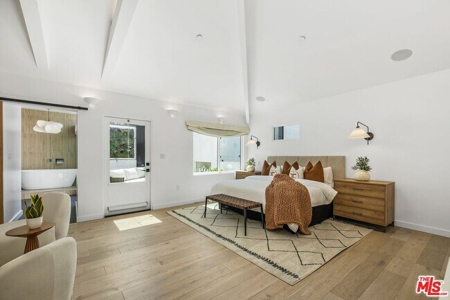 Building Photo - 8617 Higuera St