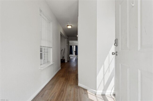 Building Photo - 896 A Ave