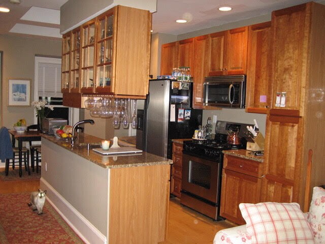 Kitchen Unit 4 - 219 W 3rd St