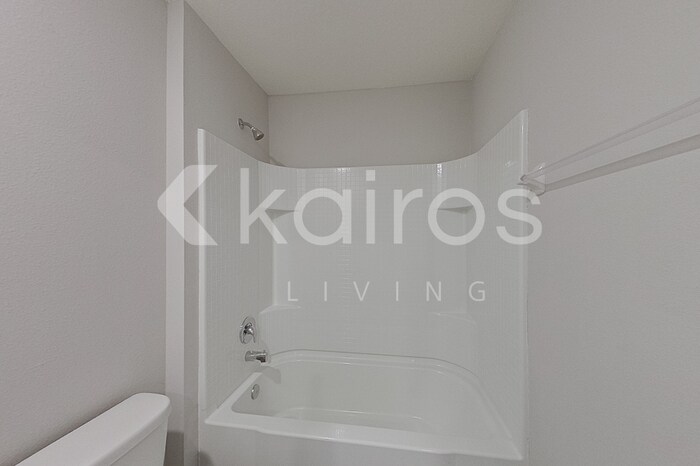Building Photo - 8585 SW 44th Ct