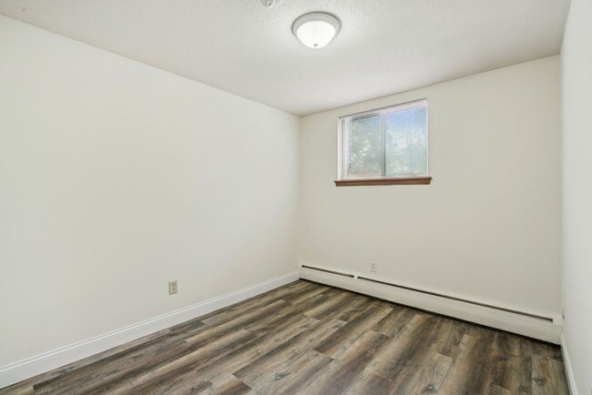 Building Photo - 5547 N Lyndale Ave