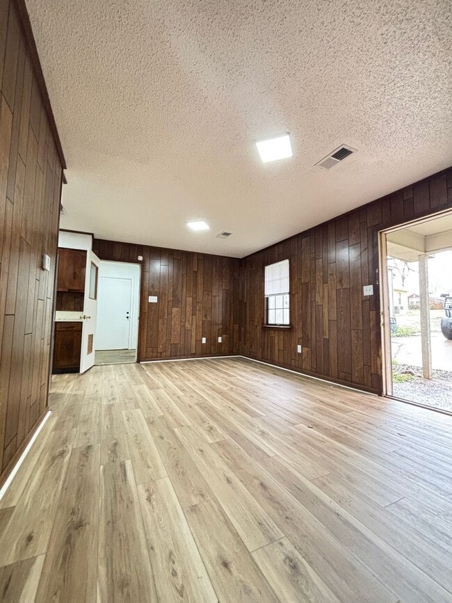 Building Photo - CONWAY ST APARTMENTS