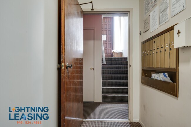 Building Photo - 428 S Venice Blvd