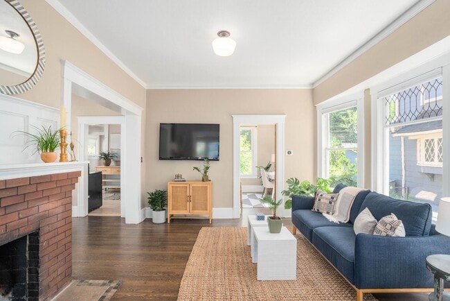 Building Photo - 1518 SE Poplar Ave