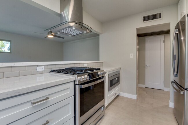 Building Photo - 4 Bedroom, 3 Baths, includes 2 Master Suites Just 1-Mile from ASU