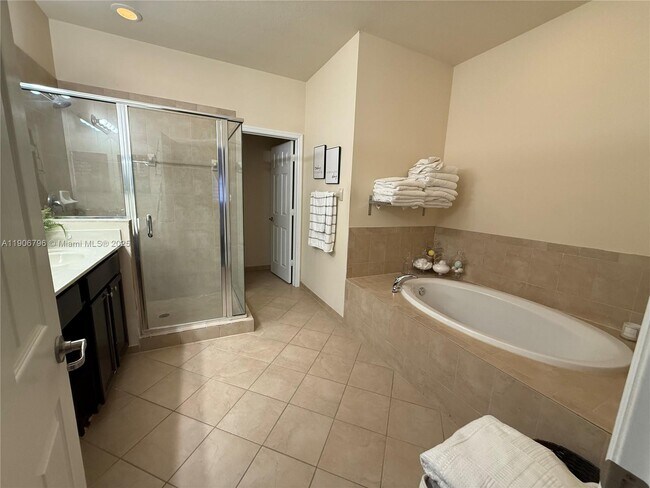 Building Photo - 180 SE 36th Ave