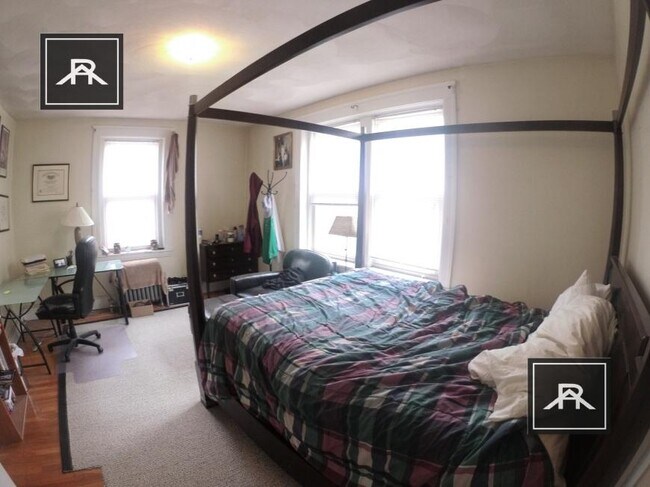 Building Photo - 3 bedroom in Brookline MA 02446