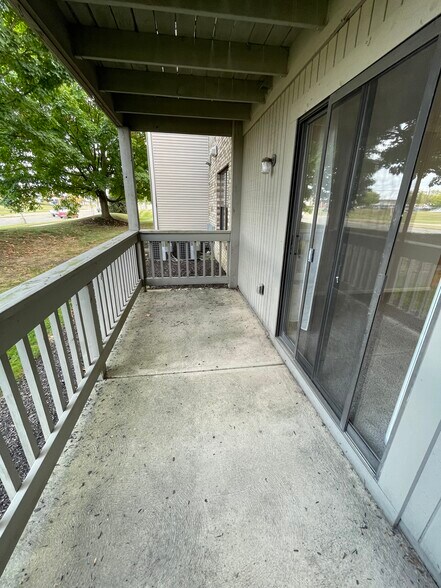 Building Photo - 2750 Greystone Dr