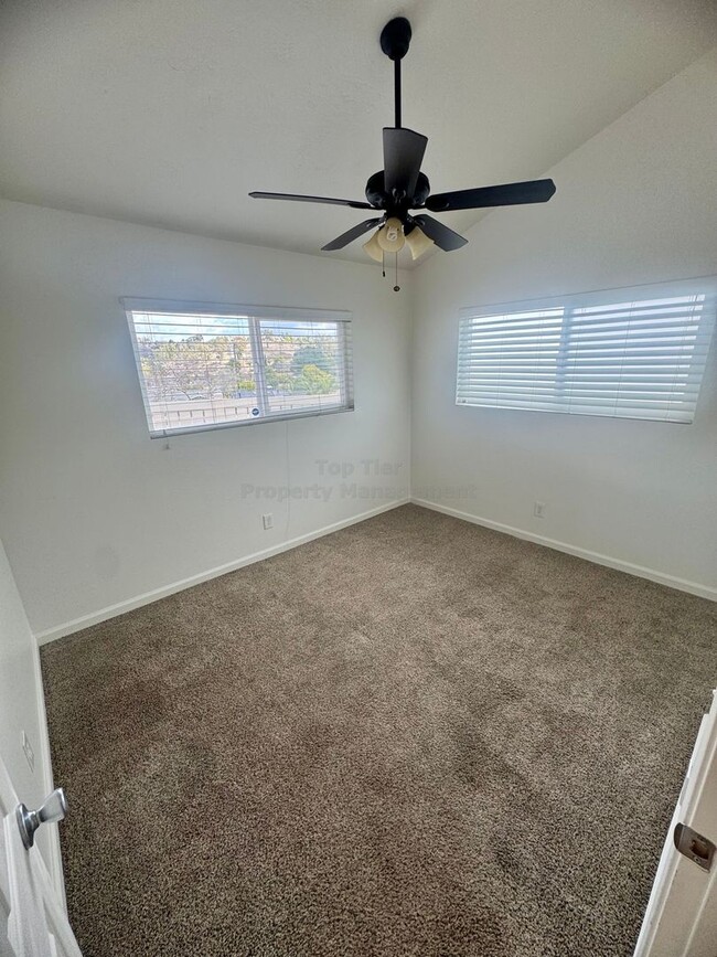 Building Photo - Charming single level 2 bed, 1 bath with b...