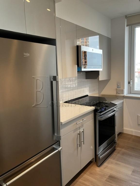 Building Photo - 3 bedroom in LONG ISLAND CITY NY 11101
