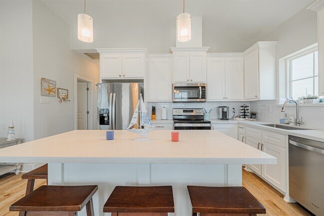 Building Photo - 25011 San Simeon Ct