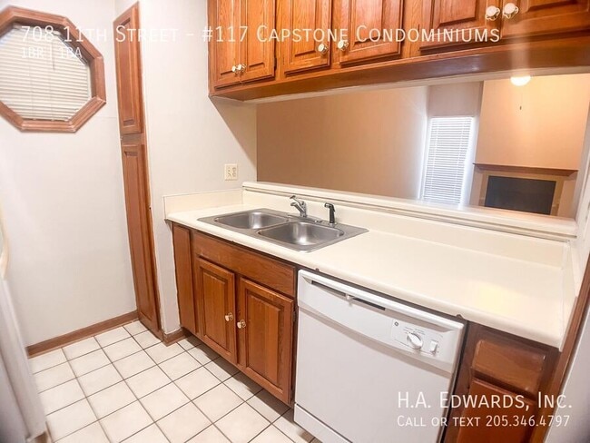 Building Photo - 708 11th St