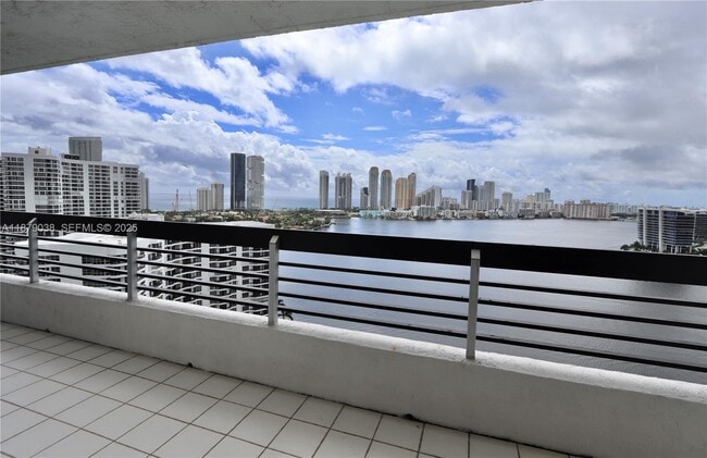 Building Photo - 3530 Mystic Pointe Dr