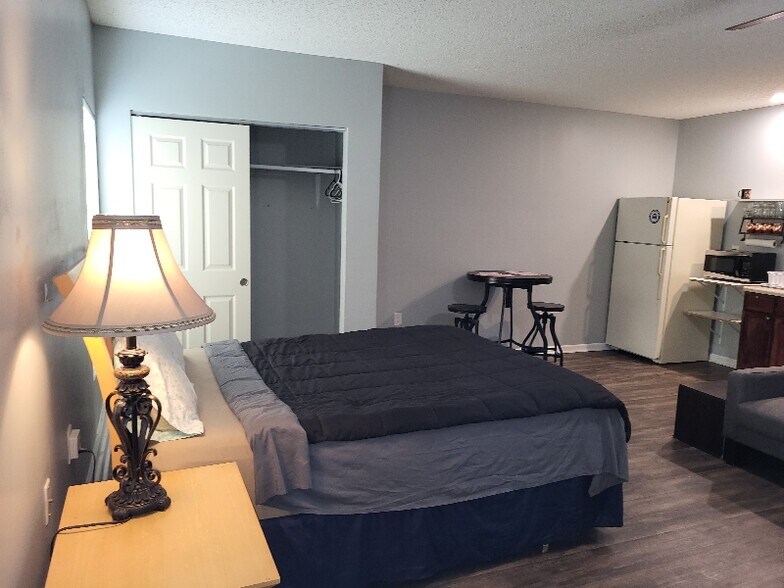 Building Photo - 8580 Springtree Road