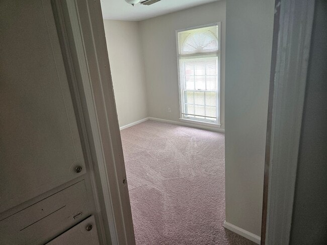 Building Photo - 308 Sultan Ct