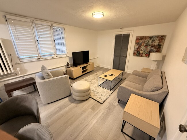 Building Photo - 820 N Humboldt St