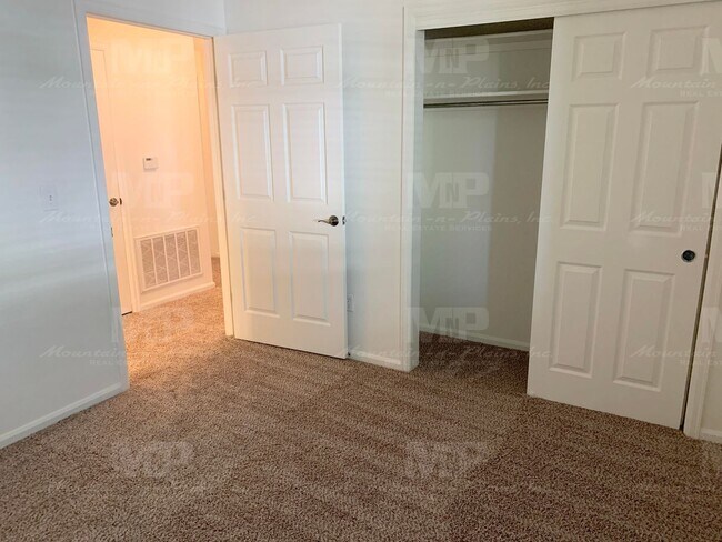 Building Photo - 1977 Grays Peak Dr