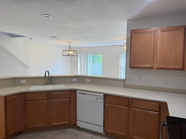 Building Photo - 2404 Hassonite St
