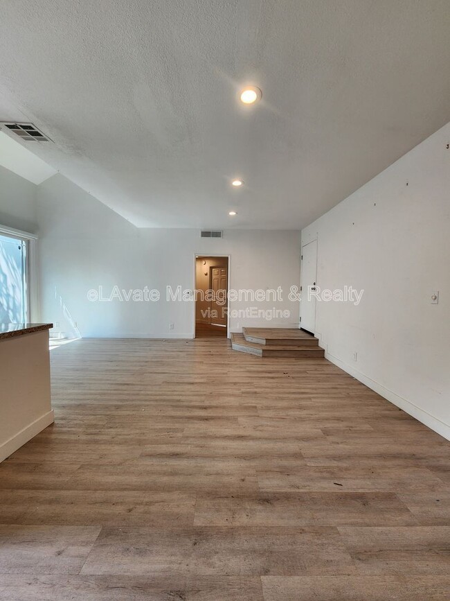 Building Photo - 14625 Dickens St