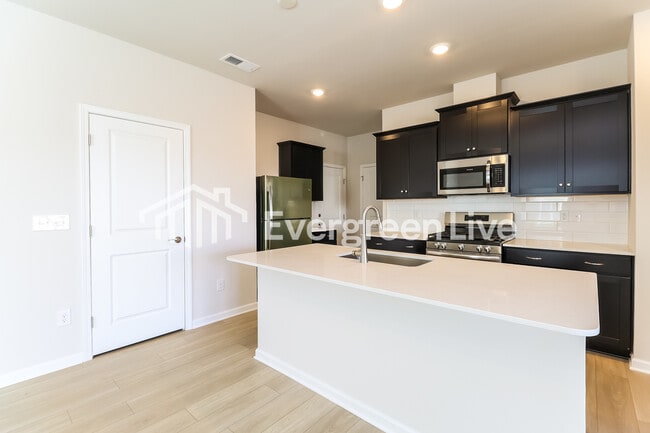 Building Photo - 1635 Swallow Tail Dr