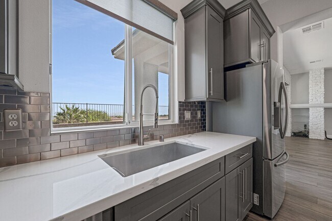 Building Photo - Executive Luxury Living with Unmatched Cit...