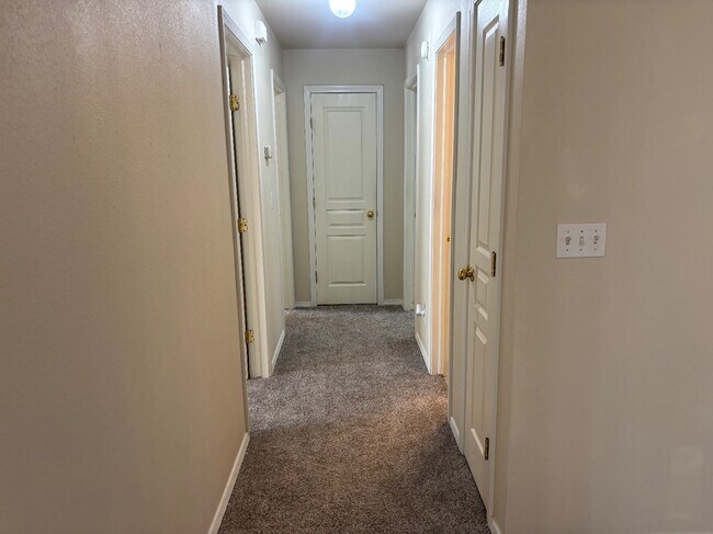 Building Photo - 2310 S Hickory St