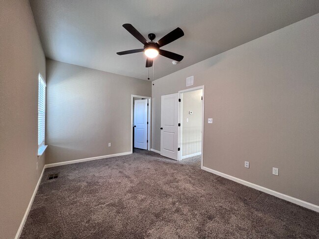 Building Photo - Upper Valley 3 Bedroom 2.5 Bath Townhome