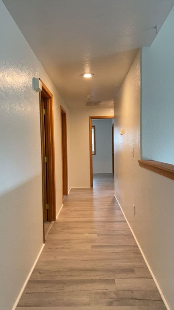 Building Photo - 3 Bedroom 2 Bath Single Family Home with 2...