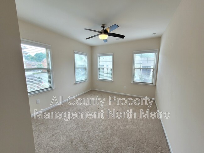 Building Photo - 4808 Blue Elm Ln
