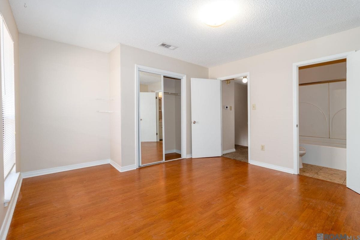 Building Photo - 827 E Boyd Dr