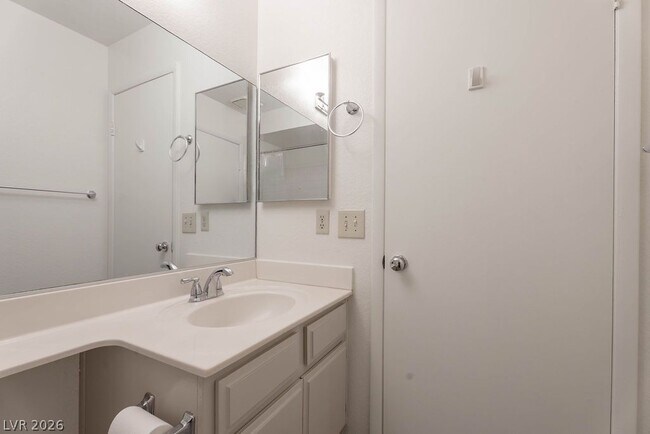 Building Photo - 7045 Sawtooth Dr