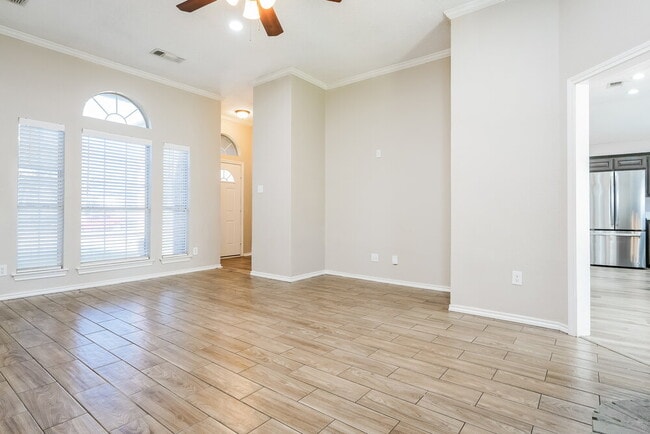 Building Photo - 512 Arbor Ln