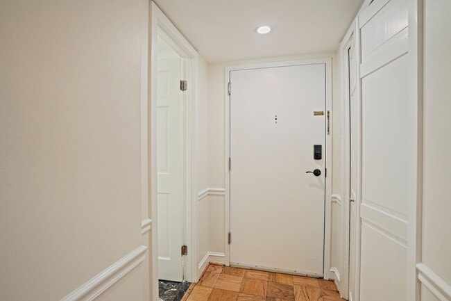 Building Photo - Beautiful One Bedroom in the Heart of Foggy Bottom| Water and Gas Included!