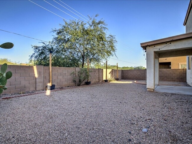 Building Photo - Modern 2-Story Home with Spacious Layout &...