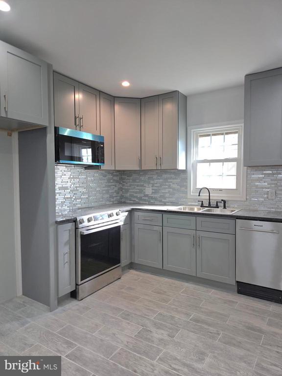 Building Photo - 5354 Woodland Ave