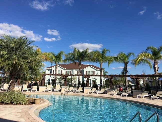 Building Photo - 8928 Shine Dr