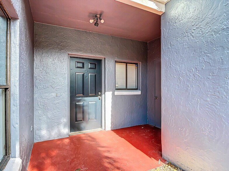 Building Photo - 4711 Capri Plz